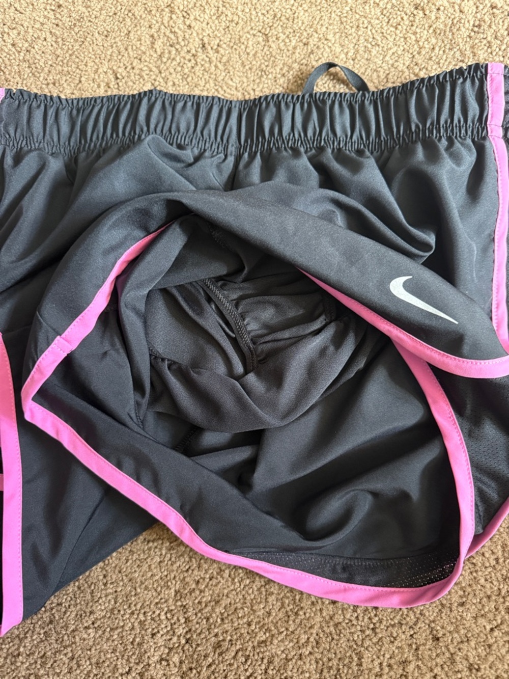 Nike Tempo Women’s Black Athletic Shorts with Pink Trim Size M NWT - Picture 2 of 4